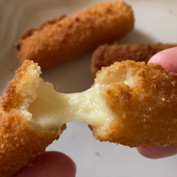 【業務スーパー】カリカリ&とろ～りがたまらない！「とろ～りとろけるチーズフライ」