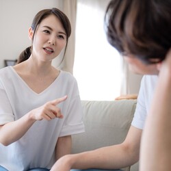 「私の話、聞いてた？」妻の言葉にドキッ！その真意は？｜ホンネがわかる妻ことば超訳辞典 #1