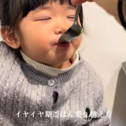 「ご飯イヤイヤ～」なときは、こう！ 盛り上げ上手なママさんに拍手！