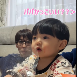 タイミング完璧すぎ!? 適当にお返事してたのに、パパの質問だけまさかの全力否定な男の子