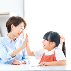 保育園・幼稚園が実践している！ 親子の会話の質を上げる、意外なツールとは｜「ことばで伝える」ができない子どもたち #2