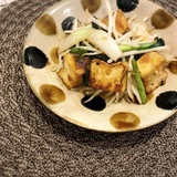 春こそデトックス！　新玉ねぎと厚揚げのタイ風炒め【二十四節気の時短レシピ】